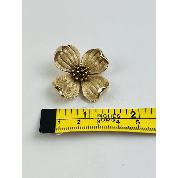Crown Trifari PIN Signed Vtg DOGWOOD Flower Blossom Brushed Gold Tone Brooch Pet - Picture 7 of 14